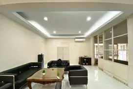 Dijual Rumah Lama Hook Strategis Area Kebayoran Baru