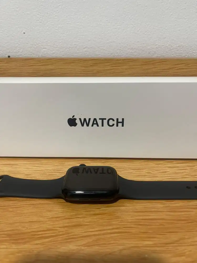Apple Watch SE 2 hitam mulus 99%