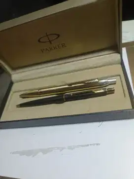 Bolpen Merek :  Parker, 2 ( Pcs )