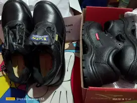 Sepatu septi baru