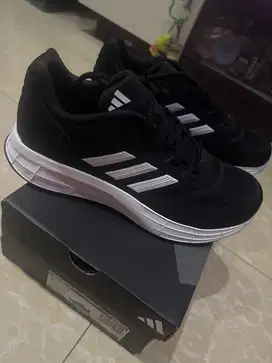 Sepatu Adidas pria Autenthic 100% Original ukuran 42