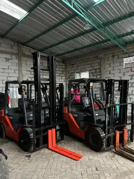 FORKLIFT BEKAS SERI 8FD25 JEPANG DAN GASOLINE