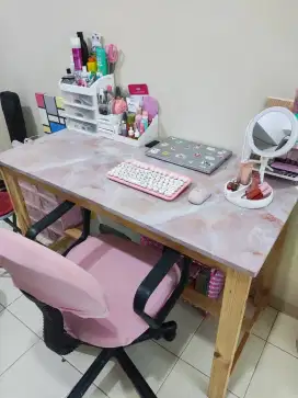 Set meja 120x60x75 dan kursi kantor beroda warna pink