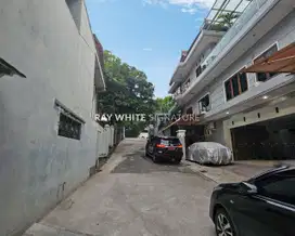 Rumah Lama di Wijaya I Kebayoran Cocok Untuk Usaha
