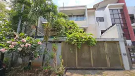 Rumah 3 Lantai di Jl Vila Hijau Pondok Indah