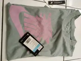 nike size m,LD: 50cm,kondisi baru,jual 150k