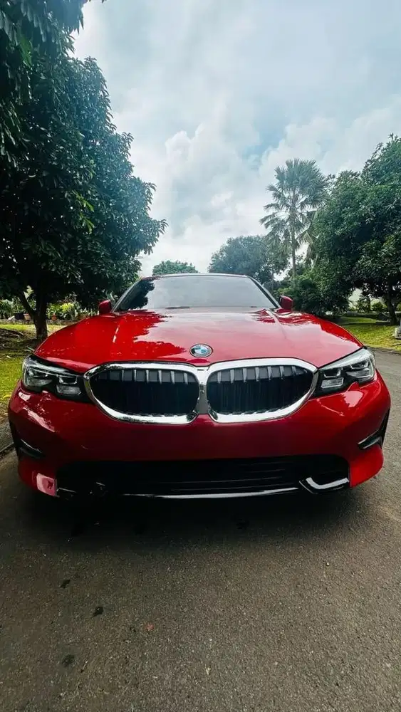 BMW 320i dyanamic 2022 like new