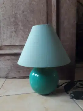 Lampu meja tidur jadul vintage.