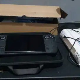Steam Deck 64 GB + 256 GB Micro SD (Negotiable)