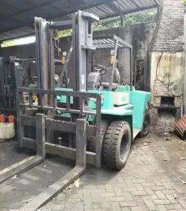 Forklift Mitsubishi 7 ton thn 2004
