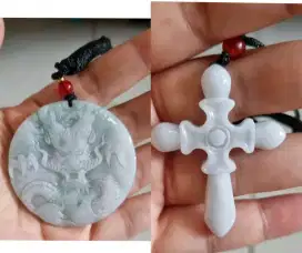 Pendat batu giok burma. Liontin burma jadeit