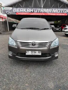 Innova V Luxury A/T (Automatic)