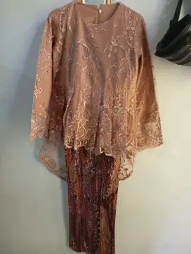Setelan akad nikah kebaya