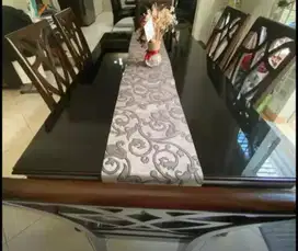 Meja Makan Keluarga