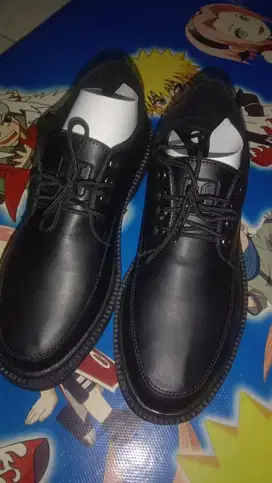 Jual sepatu baru belum di pakai di jual karna size nya kekecilan