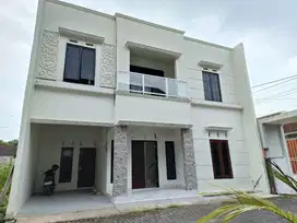 Rumah Cantik 2 Lt Gress Semi Furnish Dekat Exit Tol