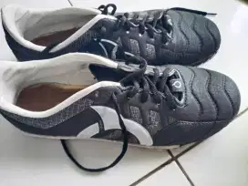 Jual sepatu futsal