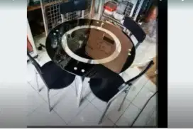 Meja makan kaca bulat