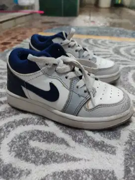 Dijual cepat sepatu Nike anak size 26
