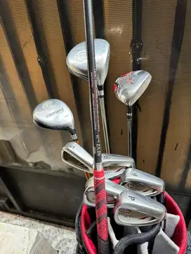Set stik golf wilson dan cleveland siap turun lapangan