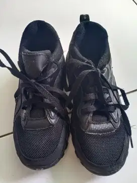 Jual sepatu hitam
