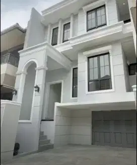 Rumah Baru Gress American Style di Graha Family dkt Citraland Pakuwon