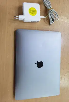 MacBook Pro 2017 13inch Core i5 RAM 8/256GB
