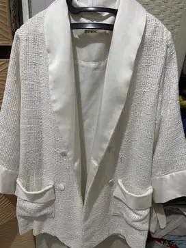 Blazer putih panjang