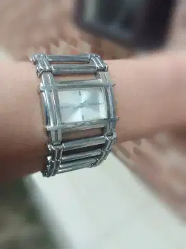 Jam tangan wanita Original merk GUESS