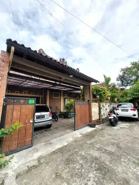 Rumah Asri dan Luas dekat Jalan Kapten Haryadi