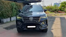 toyota fortuner vrz gr sport kicksensor 2022 hitam tangan pertama