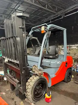 Forklift Toyota 3 Ton Bekas