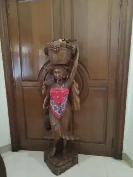 Patung Pembawa Buah