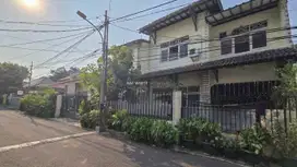 Rumah dan Kos di Jl Merpati Menteng Dalam