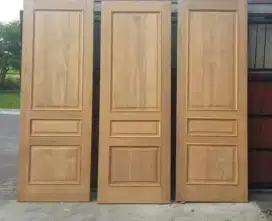 Kusen pintu kayu lawasan