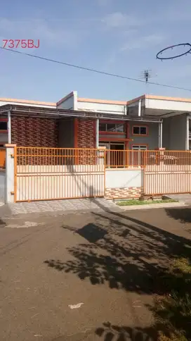 dijual rumah Hoek full renovasi citra indah city Cileungsi