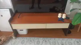 Rak TV dengan laci