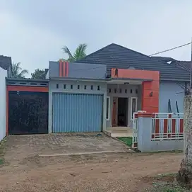 Rumah mewah dengan halaman luas Jatimulyo