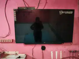 Televisi Akari 50 inch