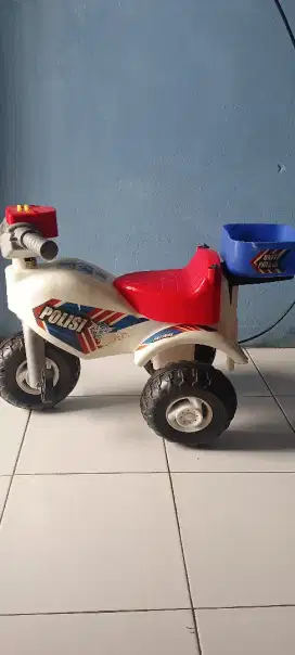 Mainan motor anak bekas