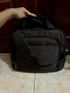 Tas selempang travelling laptop SAMSONITE