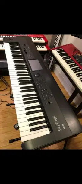 Dijual keyboard KORG krome 73 sangat mulus