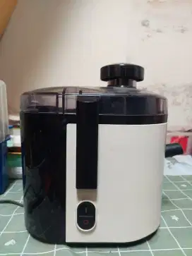 Panasonic juicer MJ - H 100