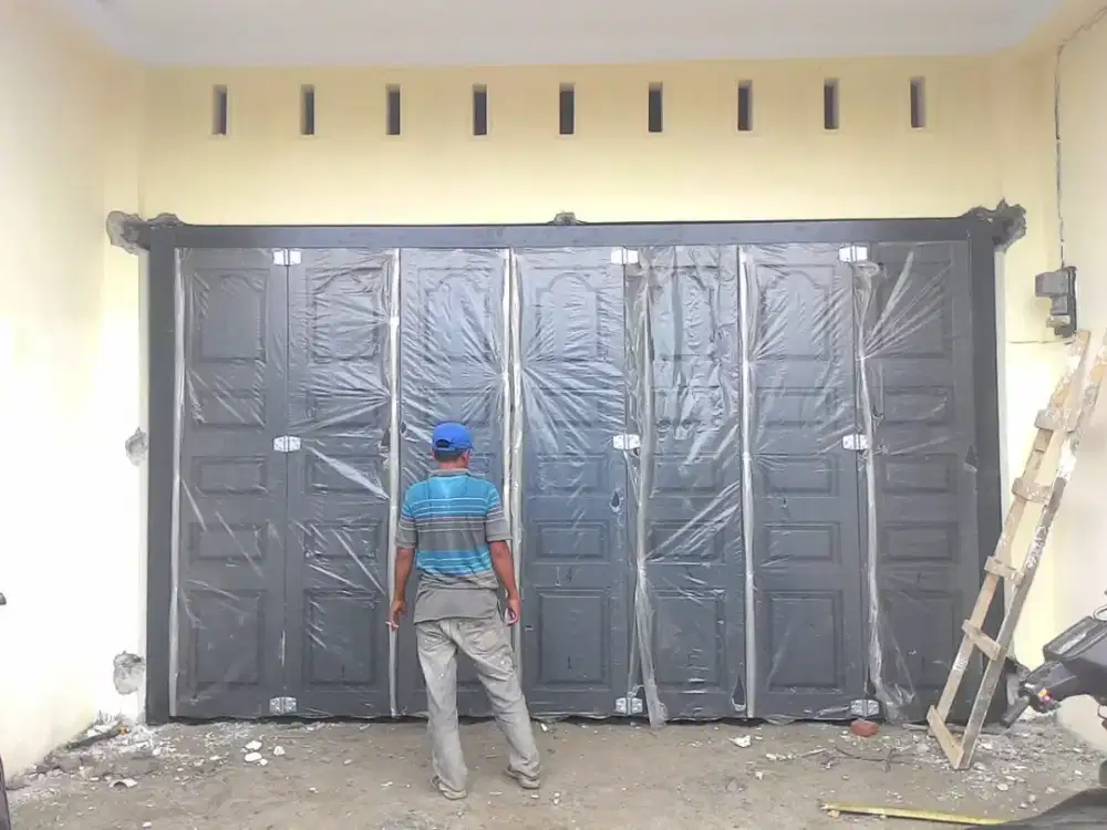 Pintu ruko pabrikan atau tempah