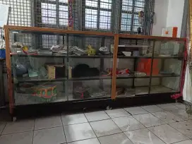 Etalase kaca 3susun rangka roda enam