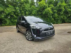[TDP 2JT] Toyota Sienta V Tahun 2017 Hitam AT