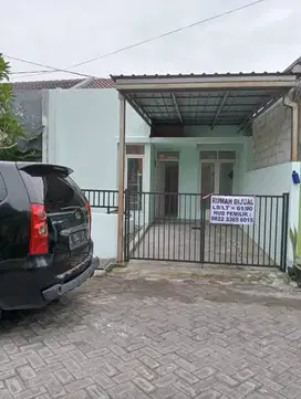 RUMAH JUAL RUGI, DI GRAHA CEMANDI, LUAS TANAH 90 M DAN BANGUNAN 63 M