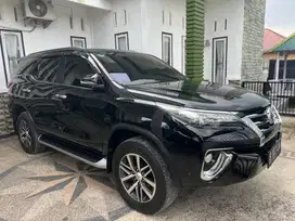 Fortuner vrz  2017 hitam