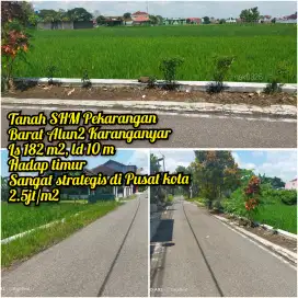 Tanah Barat Alun2 Karanganyar Kota