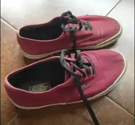 Sepatu vans authentic maroon